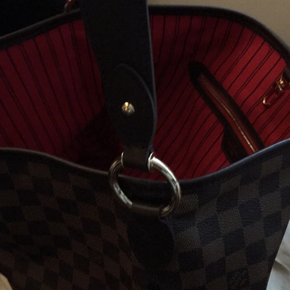 Louis Vuitton - Picture 4 of 4